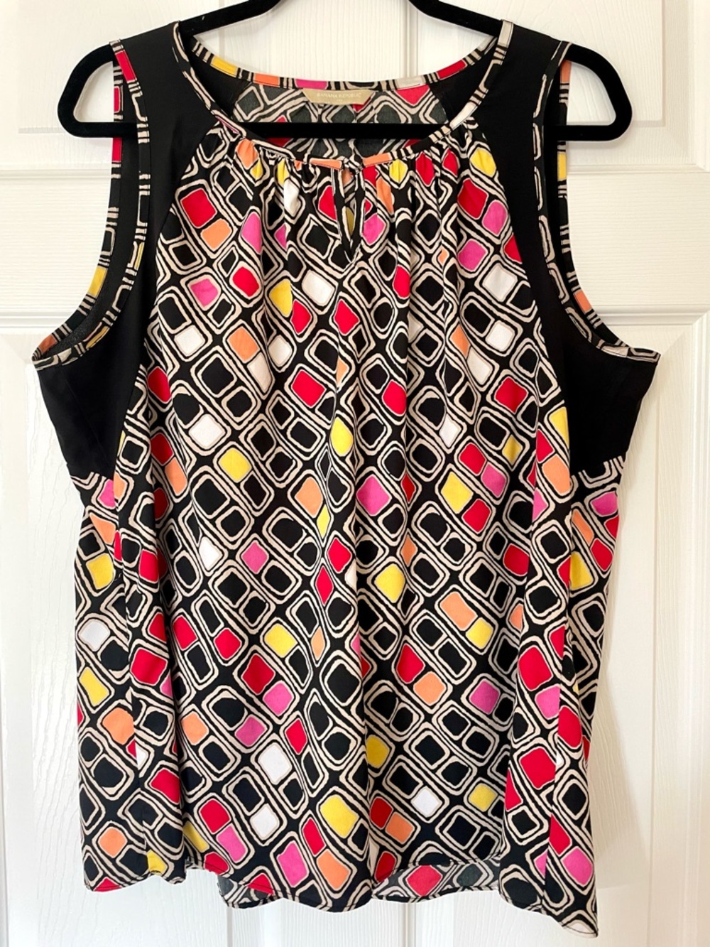 EUC Banana Republic Multicolor Geometric Keyhole Sleeveless Blouse